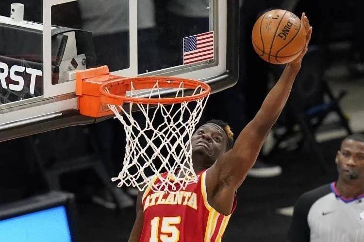 篮球排行榜前十名_NBA最新历史前十排名:詹姆斯争议最大,张伯伦地位不保