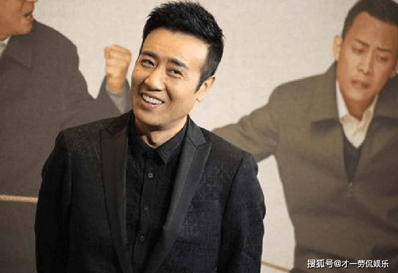 两个男人的搞笑对话，于和伟生日直播要礼物，徐峥余额不足被踢
