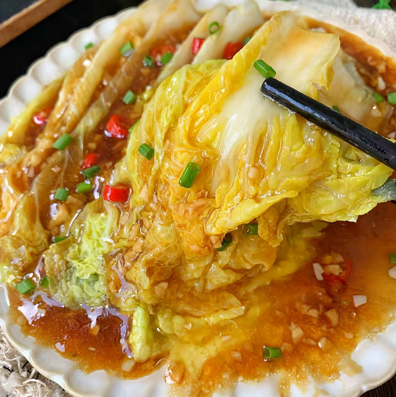 娃娃菜的神仙吃法烫熟之后淋上灵魂酱汁米饭都吃多一碗