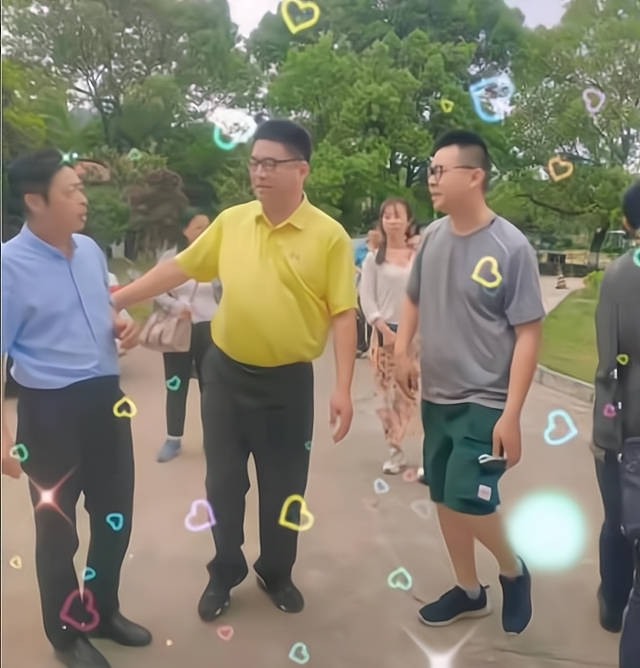 原创探望许敏后郭威回河南搬新家悦悦说爬楼梯累得腰都酸了萌翻