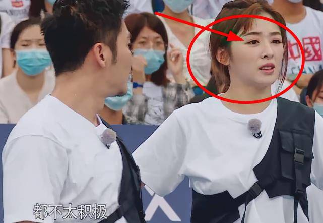 跑男蔡徐坤和baby 同一队 f148cfe5edf64795aed02451eb5f24e5.jpeg