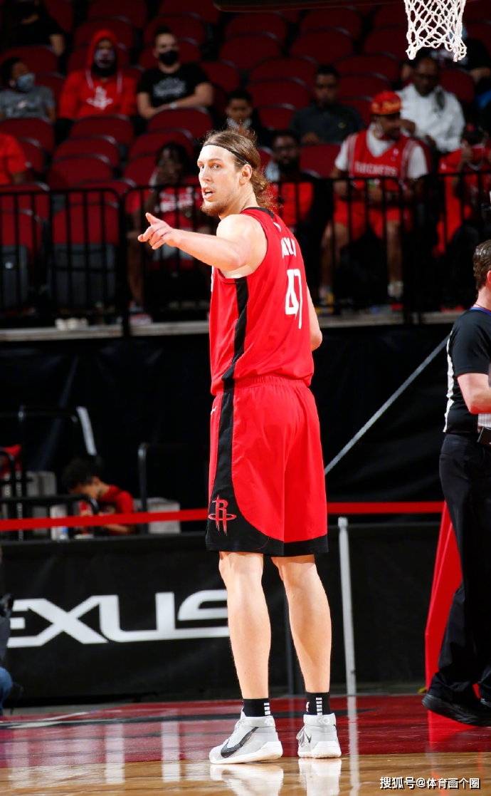 火箭猛将赛后坦言愿意留队,斯通准备好大合同吧