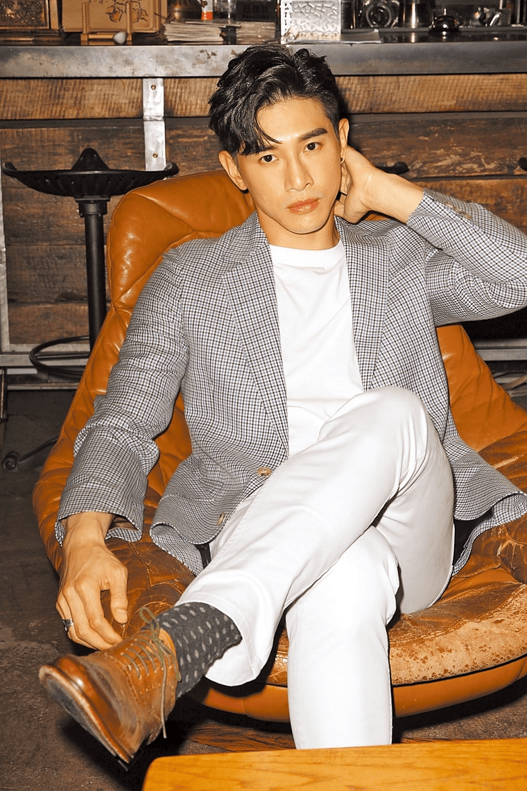 据悉,张立昂与女大学生"短暂来往",张立昂和女大学生去年11月开始暧昧