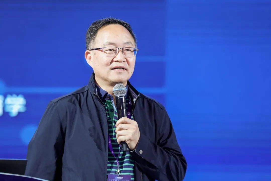会上,国家教育行政学院原副院长李五一发表致辞,指出传统的教学模式