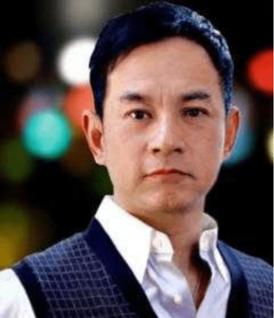 看万山红遍周浩东认识自我转变角色