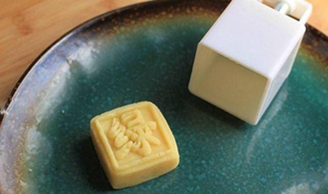 绿豆糕家常做法简单不用模具 75de20439aa64ac99163f5fbdc54074b.jpeg