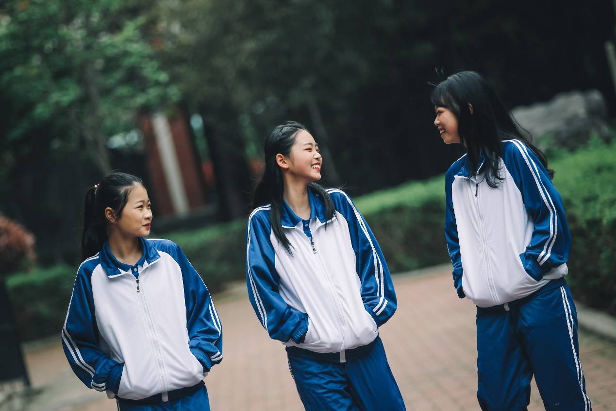 艺尚文化新人范馨参演可咸可甜《青春成长记》mv