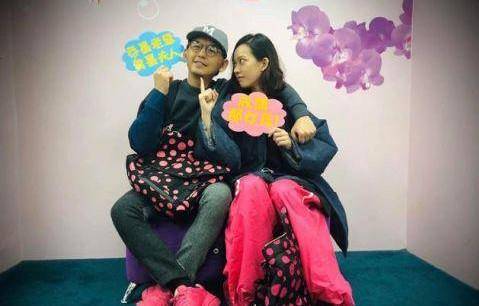 消失4年的曾宝仪现身,素颜下样子大变,与男友如偶像剧般浪漫