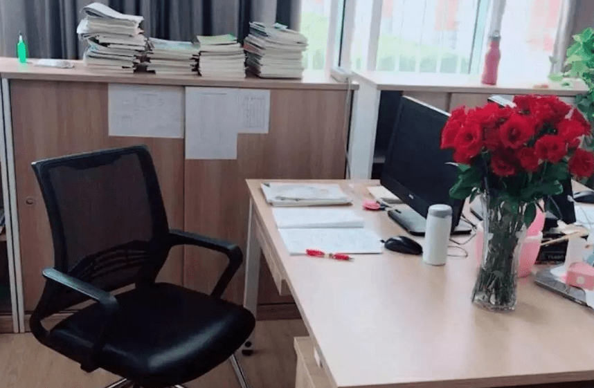 原创各科老师办公桌对比数学老师的如战场体育老师才是真厉害