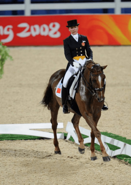 i do舞步学院吴悦加冕全国马术盛装舞步锦标赛青年组冠军