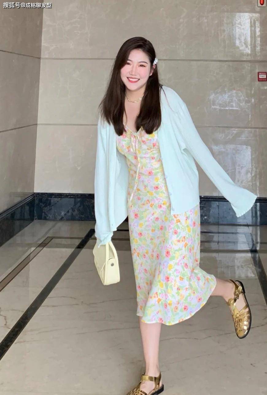原创初夏超美的碎花裙上线了优雅温柔又显身材简直不要太美