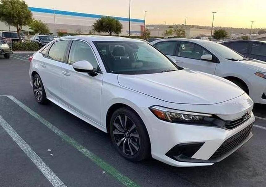 本田十一代思域实车现身前脸带鹰钩鼻溜背还在尺寸升级