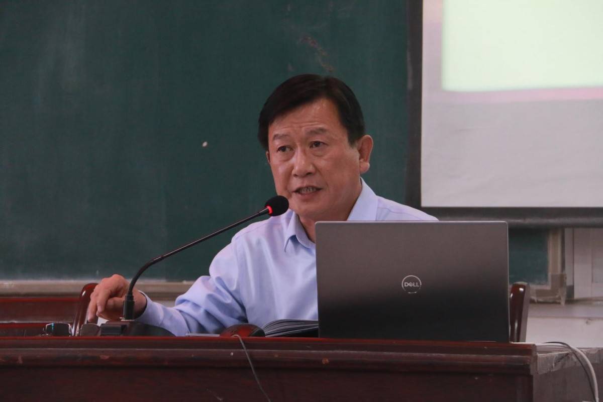 濮阳市第八中学开展深入学习贯彻深化新时代教育评价改革总体方案专题