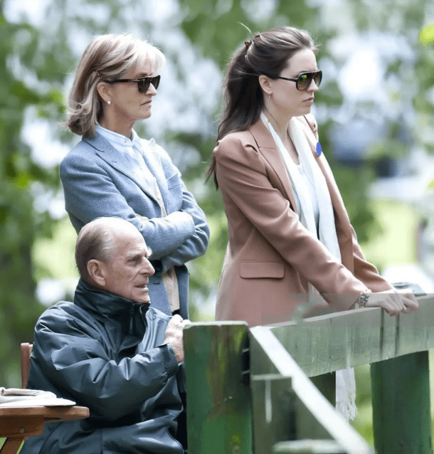 她是菲利普亲王最著名的情人,短发像戴安娜,年轻时气质不输女王_彭妮