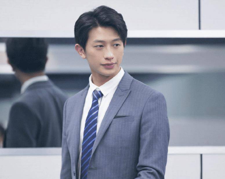 原创丁辉朱一暄现身校园没有offer2滤镜真人颜值很显然