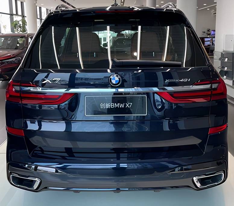 实拍宝马x7少见的6座设计激光大灯但底盘设计也太敷衍了吧