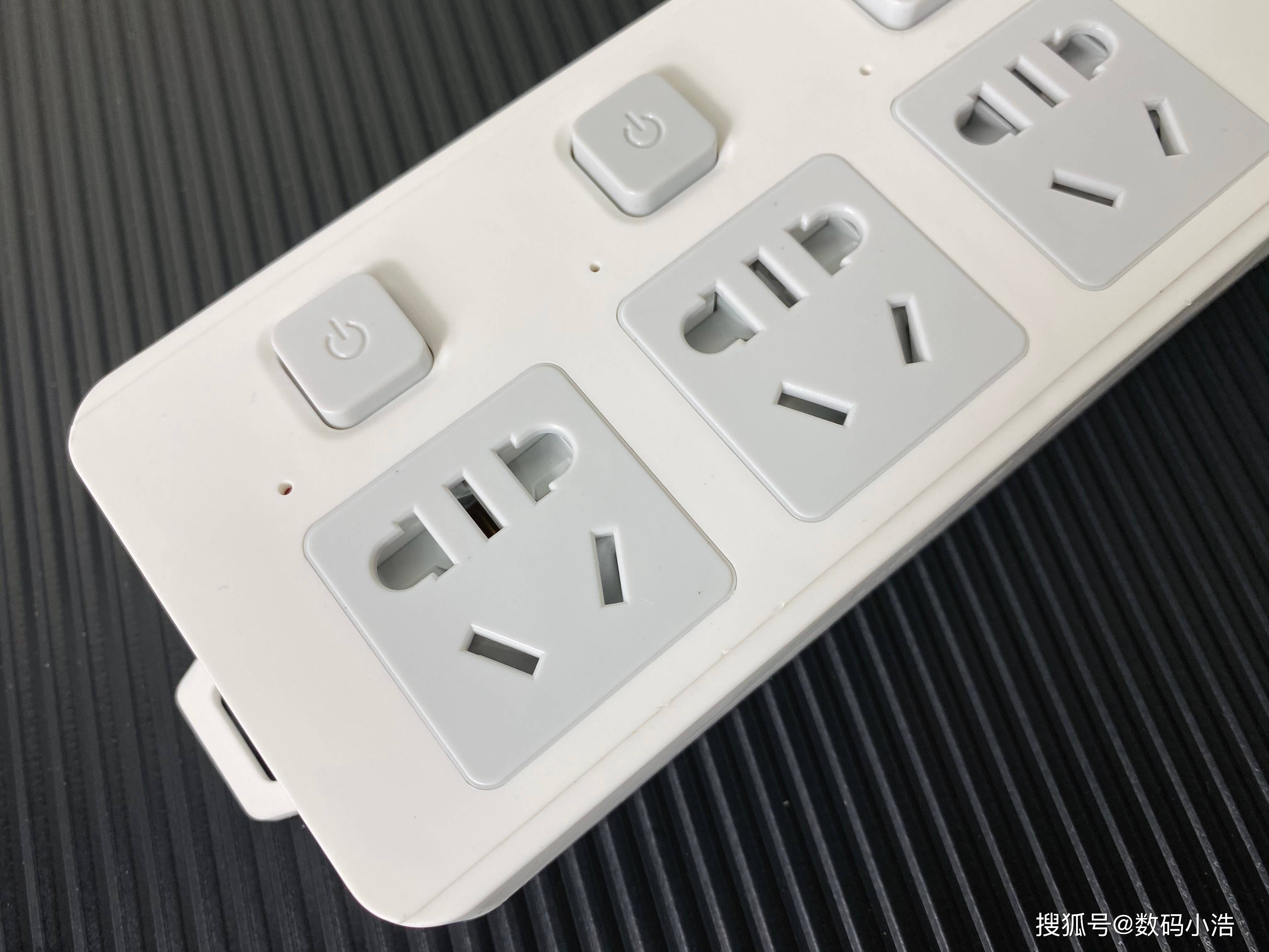 orico奥睿科电排插板最高耐温750独立开关设计