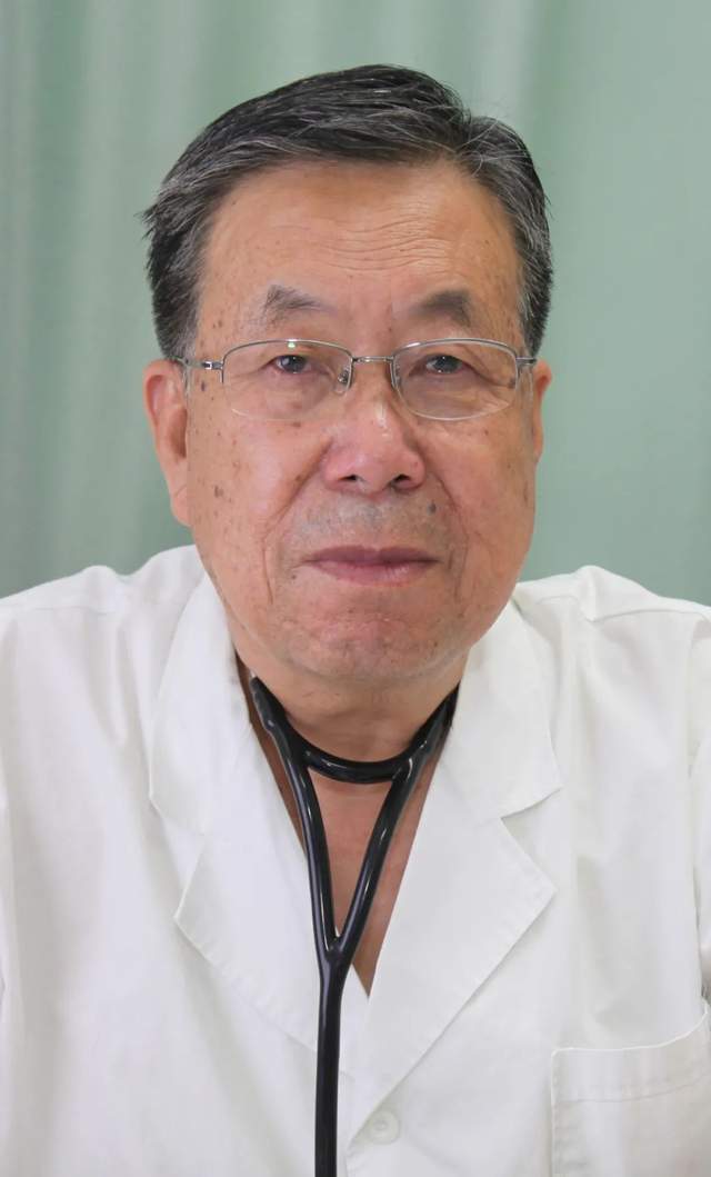 西安交通大学第二附属医院教授,呼吸病学专家,教授杨德昌老骥伏枥