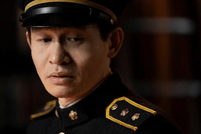 他是国产电影的"黄金配角",在《悬崖之上》大放异彩,却无人识_余皑磊