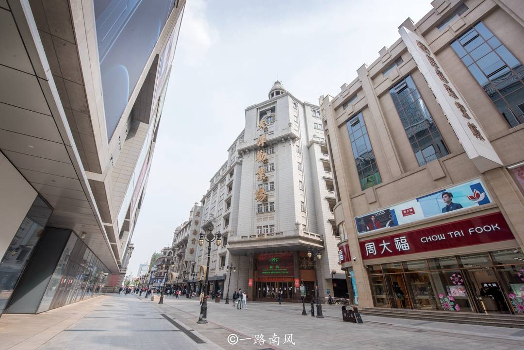 天津老建筑劝业场日客流量曾经近20万人次现在感觉有点冷清