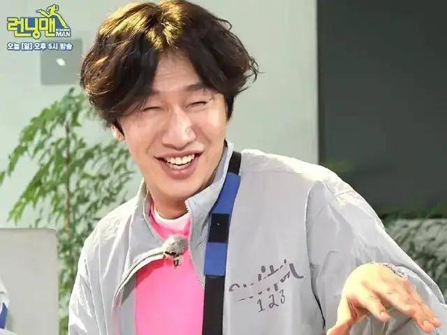 runningman资讯金钟国又为别人唱祝歌haha儿子为母亲节画画