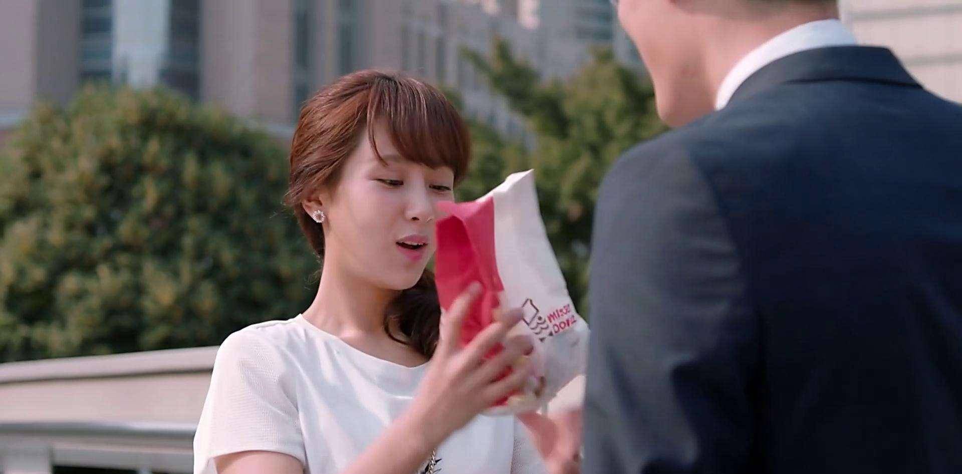 原创欢乐颂:邱莹莹"失身"是被白主管强迫的吗?事实上她无力抵抗