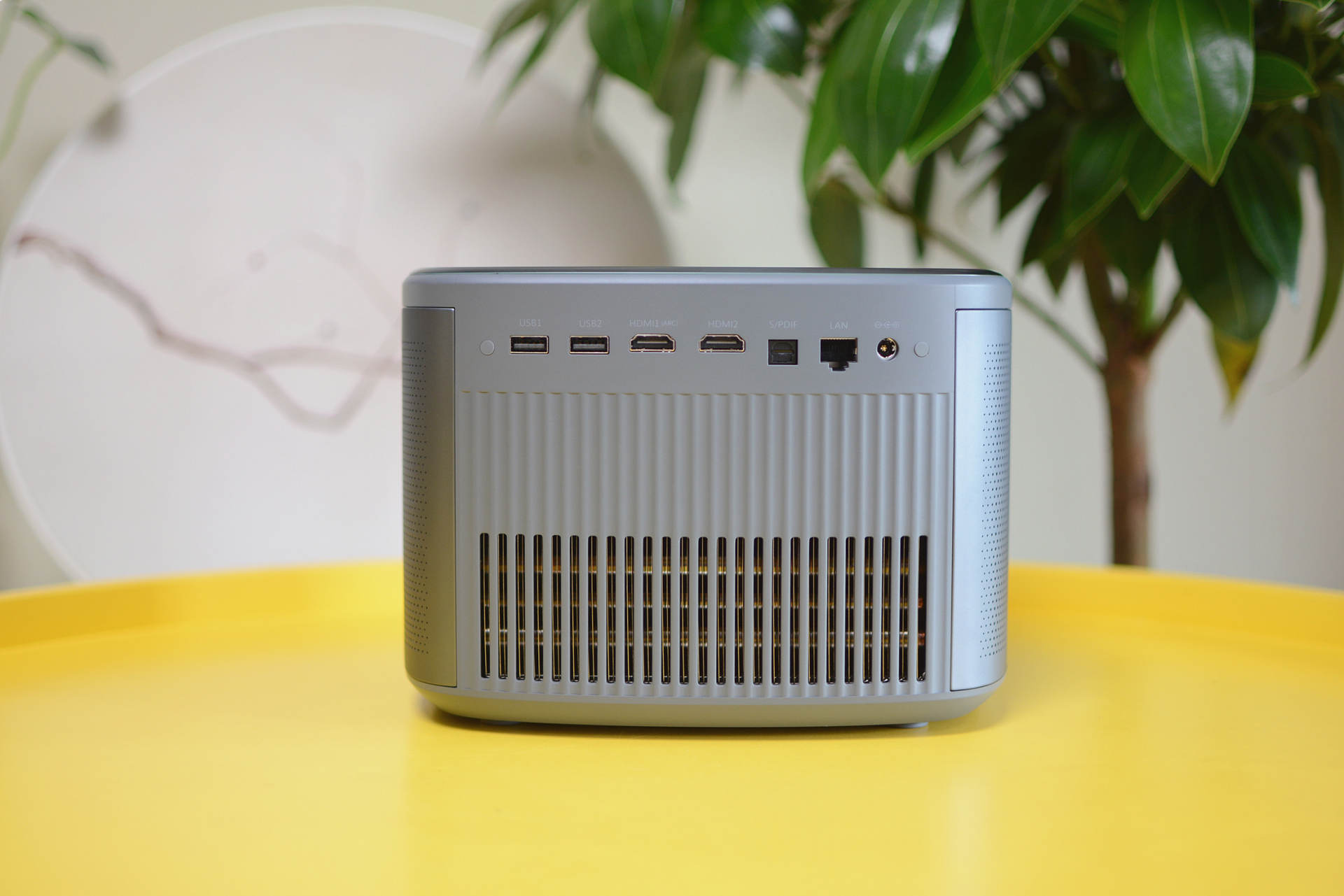 不惧白天强光,坚果j10投影仪评测,替代智能电视没问题