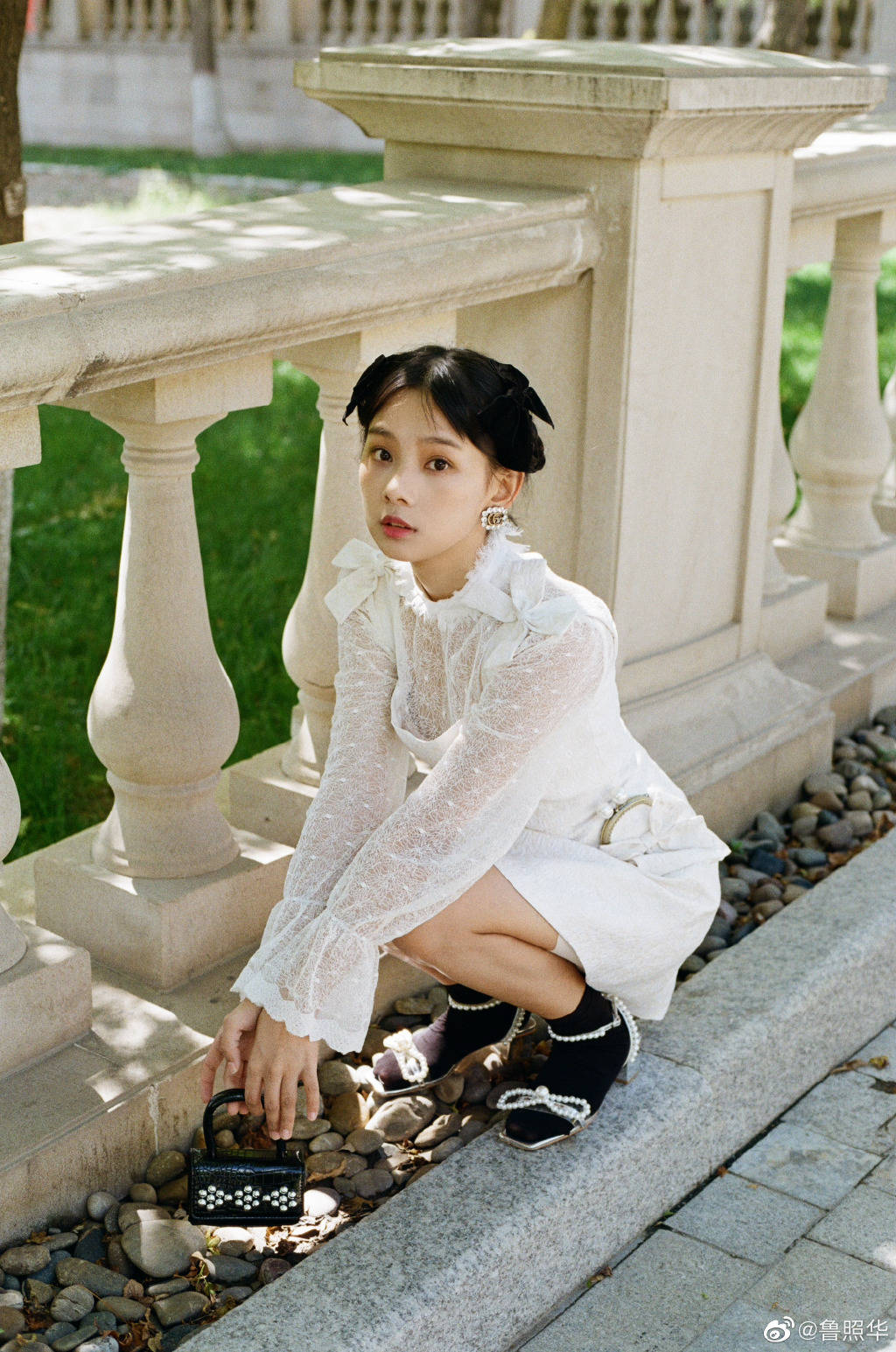 鲁照华写真曝光,法式发型个性十足,美得有些撩人