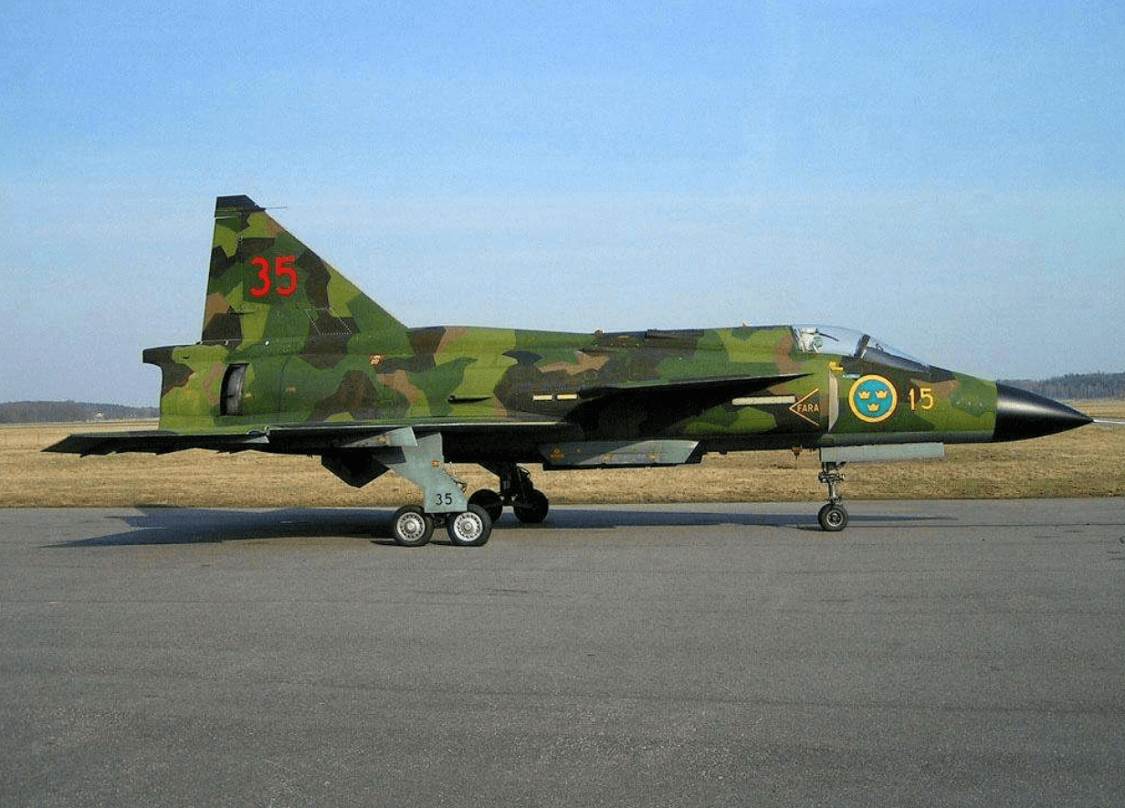 炸毁机场和公路也能战斗!小国的先进战机,用的还是客机发动机_萨博