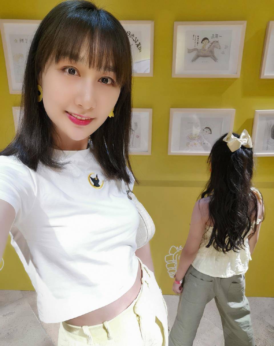 雷佳音回应搂美女风波搭朋友肩膀咋啦提到妻子连称呼都变了