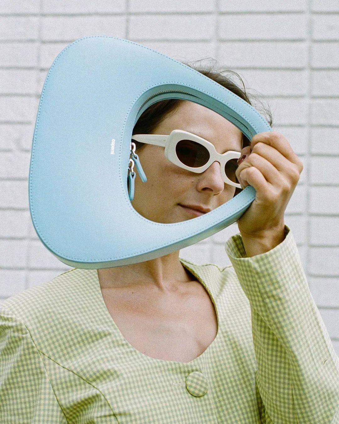 怎么让自己的脸变得圆圆的 7b7399cf9be740898c9503b98be3a267.jpeg