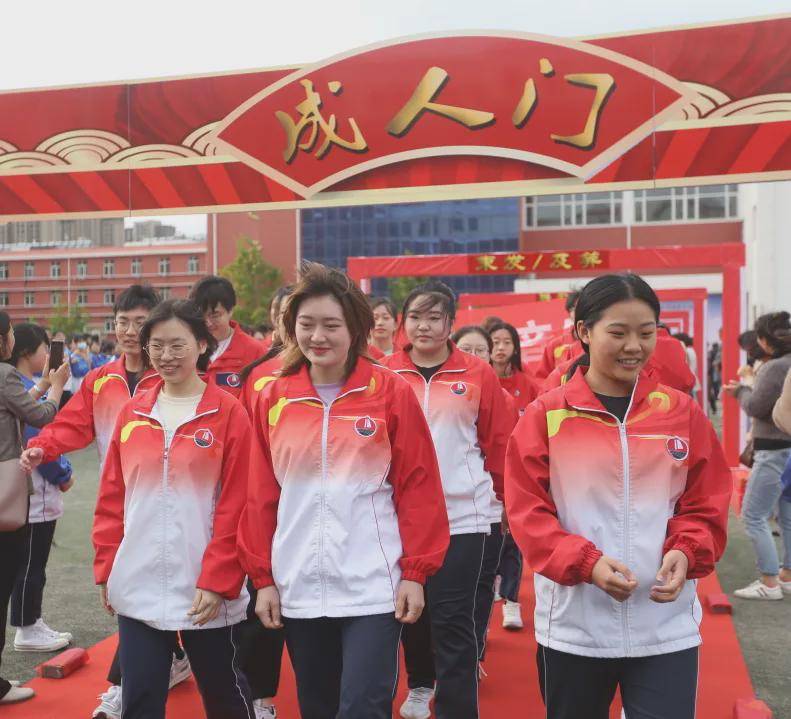 十八立远志 青春心向党 胶州三中举行高三成人仪式暨高考誓师大会