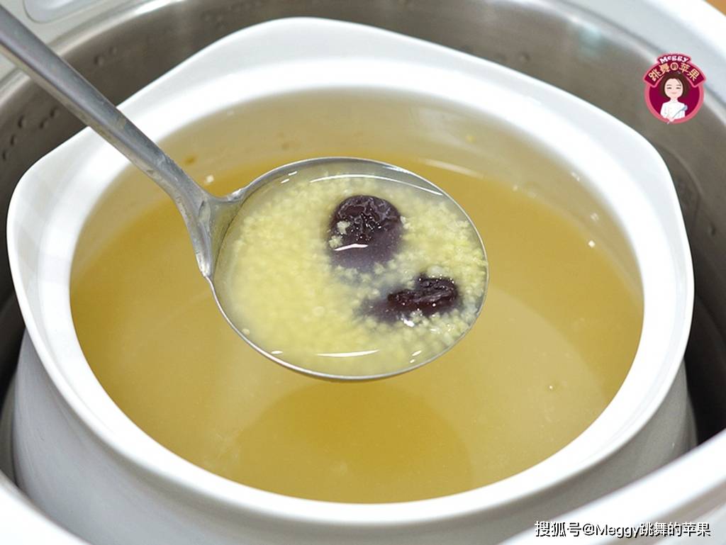 原创
巧妈妈精心搭配高考营养晚餐,4菜1粥,蒜泥白肉开胃解馋
--【蒜泥白肉】----【红枣小米汤】----【猪肉三丁】----【西红柿炒鸡蛋】----【花椒炝炒娃娃菜】