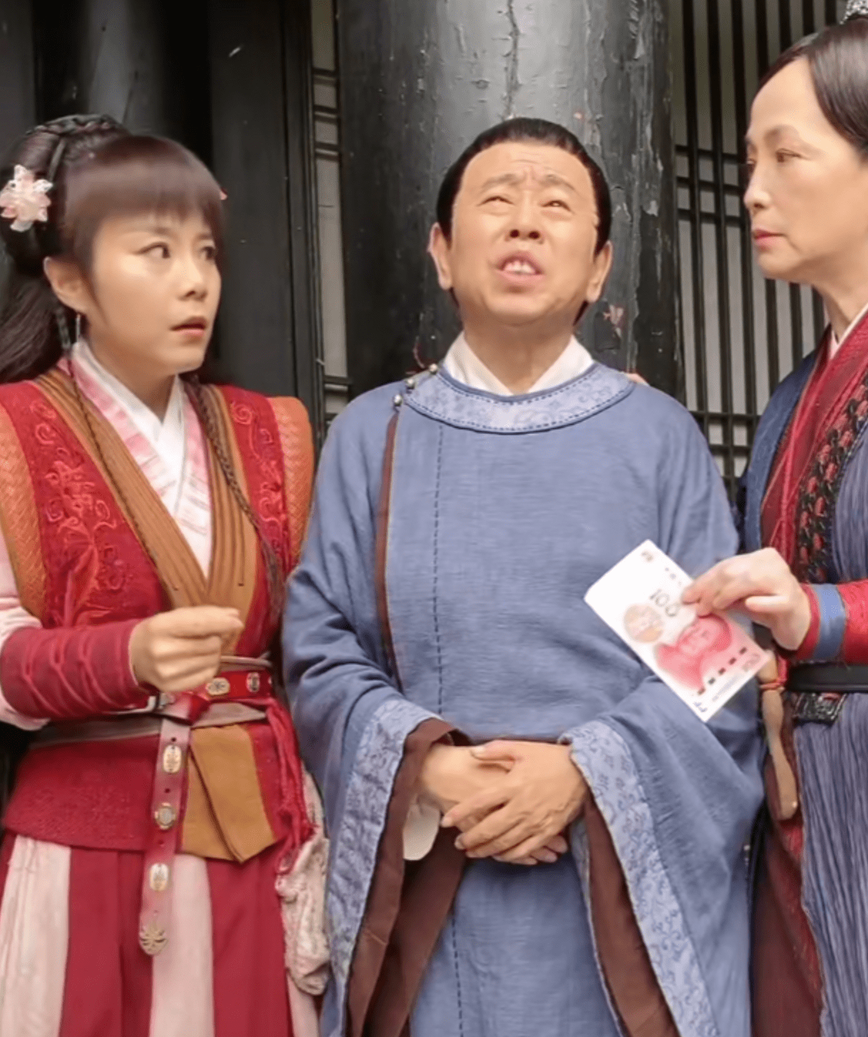 原创豆包县令热拍潘长江熬夜拍摄凌晨五点才收工敬业精神获赞