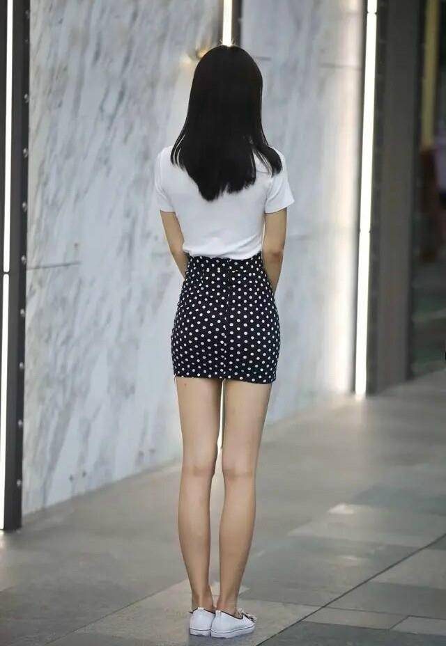 时尚衣服气质美女 533cd12373f548fc8d1a752a75f986ee.jpeg