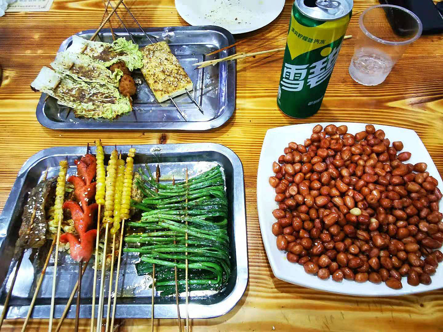 1罐饮料,1罐啤酒,吃得饱饱的总共才花了37块钱,晒到朋友圈网友都说