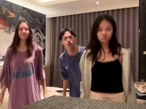 女喝酒老总床_喝酒图片女(2)