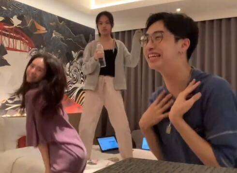 女喝酒老总床_喝酒图片女(2)