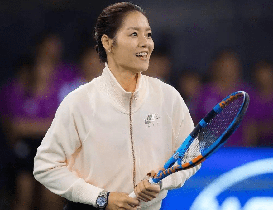 当初偷偷逃到美国,被定性为"叛国"的网球天才,现在怎么样了?_胡娜