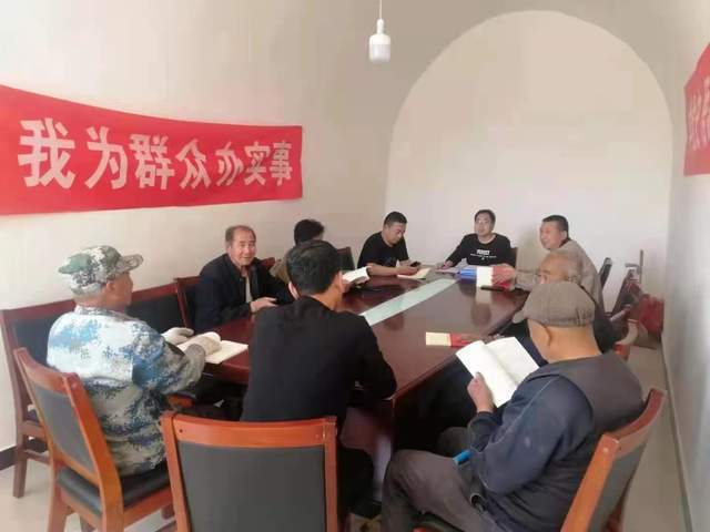 法官人均收入_法官卡通图片(2)