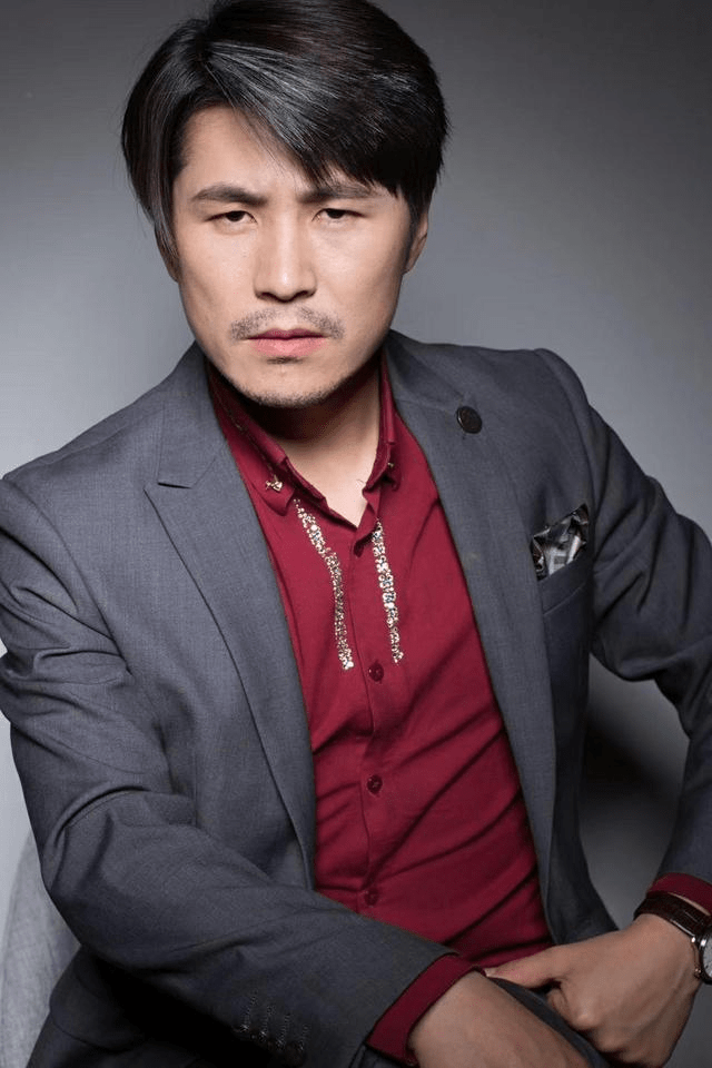 也没有一个观看过的;不过通过介绍,似乎张世玉也是一位无厘头喜剧演员