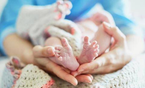 宝宝出生后为啥要报"几斤几两"?暗示智商高低?真相爸妈要了解_孩子