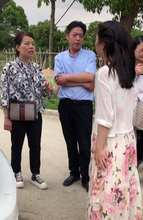 郭威今天正式搬家网友纷纷送祝福田静抱着被子暖心回复