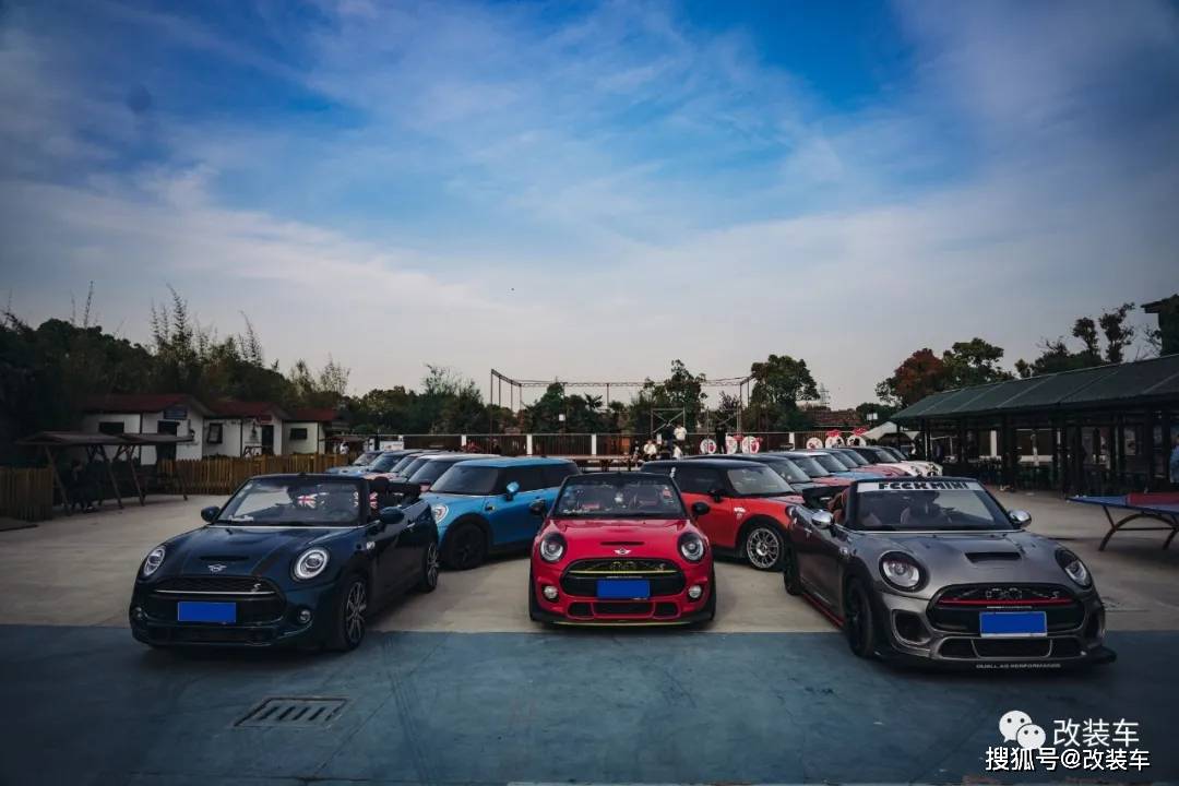 开MINI的小姐姐就是会生活，不仅改车搞聚会还有自己的玩车组织_搜狐汽车_搜狐网