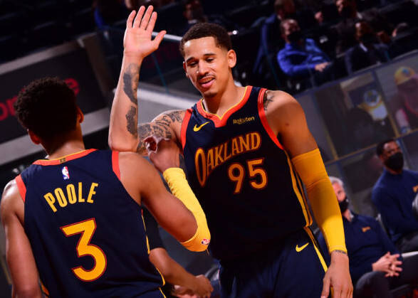 原创泪目!勇士安德森终于签下正式合同,现场哭着打电话给自己的母亲