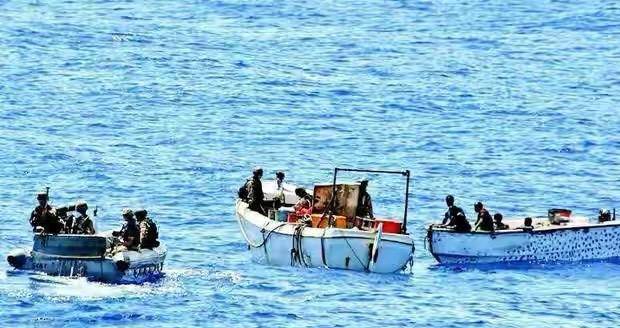 货船遭海盗劫持,一非洲国家海军军舰火速救援,23名船员得救_尼日利亚