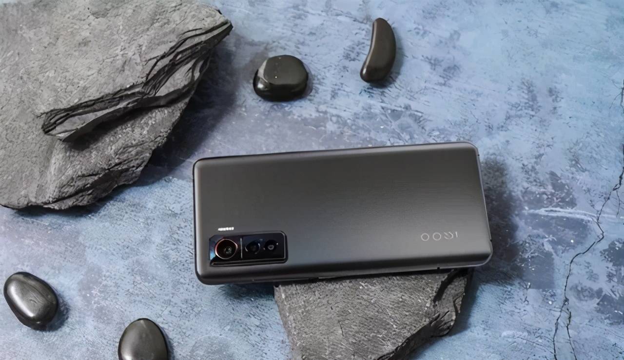 直降900元,vivoiqoo5,是否值得入手?_配置