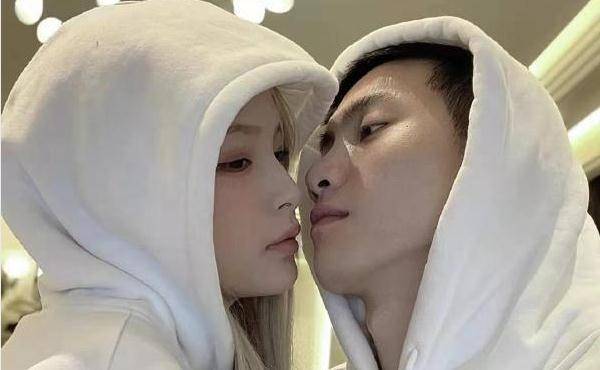 网红周周阿游分手前男友邓川直播间幸灾乐祸网友蹭热度