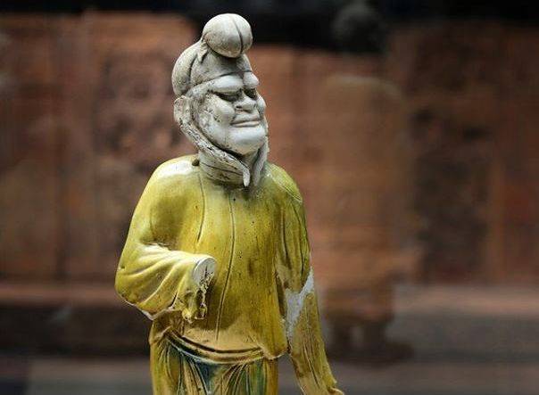 原创村民无意中发现泥菩萨欲卖给文物商贩被拒后被专家收走