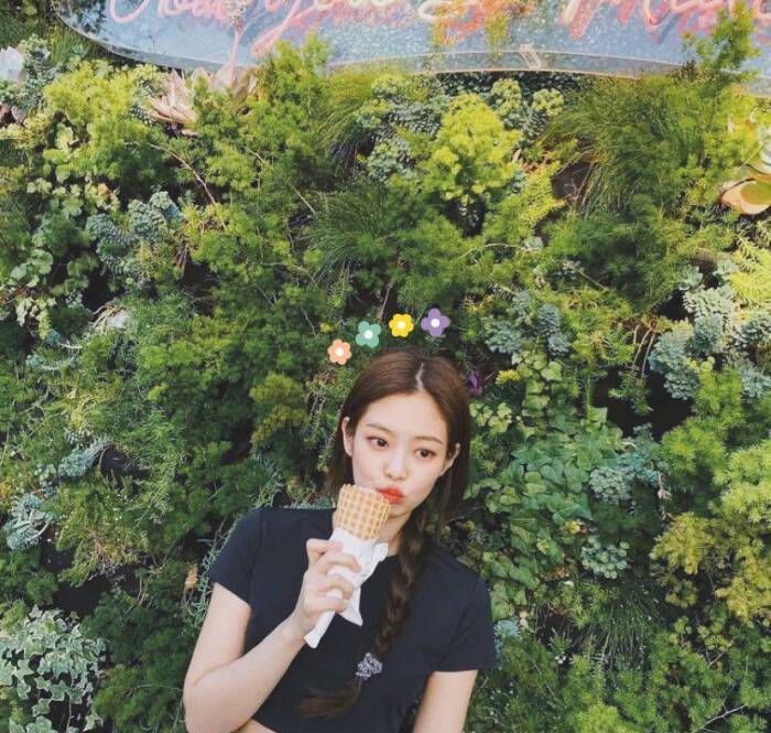 吃冰淇淋也挨骂?blackpink成员jennie再次卷入争议
